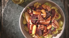 Ψητά παντζάρια με πετιμέζι, δενδρολίβανο και εσπεριδοειδή