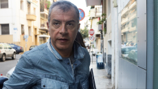 Επίθεση του «Ρουβίκωνα» με μπογιές στο σπίτι του Σταύρου Θεοδωράκη