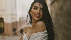 Τουρκάλα καλλονή κατηγορεί για ξυλοδαρμό τον Μπατού Καραντενίζ 