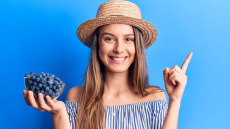 Το θαυματουργό φρούτο που αυξάνει τις καύσεις και βελτιώνει τις επιδόσεις – Ένα φλιτζάνι την ημέρα αρκεί