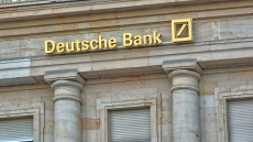 Η Deutsche Bank γκρεμίζεται αλλά οι short sellers θησαυρίζουν: Μέσα σε δύο εβδομάδες κέρδισαν $100 εκατ. 