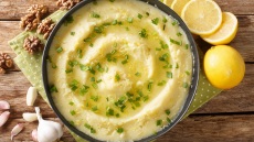 Η παραδοσιακή σκορδαλιά και οι παραλλαγές της (+συνταγές)