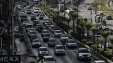 Κίνηση στους δρόμους: Μετά την παρέλαση, για βόλτα στην παραλία - Στο «κόκκινο» Πειραιάς και Ποσειδώνος