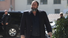 Μαρινάκης στον Μπένετ: «Bρες καλούς διαιτητές για τις υπόλοιπες αγωνιστικές των play offs»