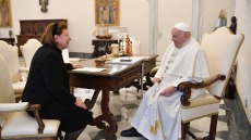 Ο Πάπας Φραγκίσκος βάζει δύσκολα στους Βρετανούς για τα Γλυπτά του Παρθενώνα