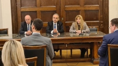 Αττική: Δικηγόροι, συμβολαιογράφοι και δικαστικοί επιμελητές ζητούν λύση στις «τριτοκοσμικές καταστάσεις» σε υποθηκοφυλακεία και κτηματολογικά γραφεία