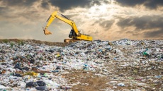 «Η ανθρωπότητα αντιμετωπίζει τον πλανήτη μας σαν χωματερή» επισημαίνει ο ΟΗΕ