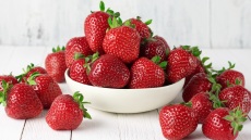 Πώς συντηρούνται σωστά οι φράουλες στο ψυγείο ή στην κατάψυξη