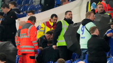 Σάλκε: «Έσβησε» στις κερκίδες οπαδός της κατά τη διάρκεια του ματς κόντρα στη Λεβερκούζεν