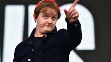 Λιούις Καπάλντι: Μπορεί να εγκαταλείψει τη μουσική λόγω του Συνδρόμου Τουρέτ