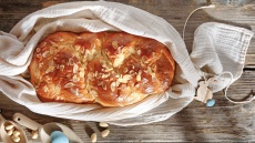 Τσουρέκι από τον Στέλιο Παρλιάρο (ΒΙΝΤΕΟ)