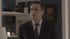 Ο Παράδεισος των κυριών: Ο Αποστόλης δίνει τα χέρια με τον Ντίνο