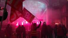 Γαλλία – απεργίες: Επεισόδια στο Παρίσι - Εισβολή στα γραφεία της BlackRock