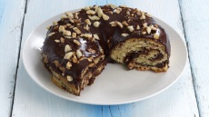 Τσουρέκι με πραλίνα και σοκολάτα