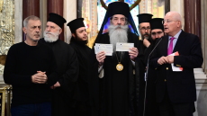 Μαρινάκης και Ολυμπιακός «δίπλα» στην Ιερά Μητρόπολη Πειραιώς