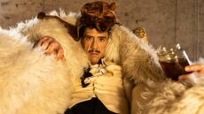 «Αμφιθέατρο»: «Η Αρκούδα» του Τσέχωφ μετακομίζει σε νέα στέγη λόγω μεγάλης προσέλευσης