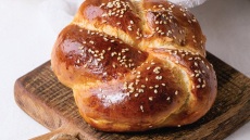 Ατομικά τσουρέκια με άρωμα λεμονιού