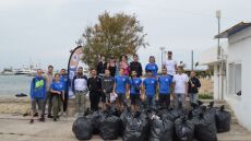 Beach Cleaning: Η ομάδα των εθελοντών-φοιτητών που έχουν συλλέξει 18.506 πλαστικά από τις παραλίες