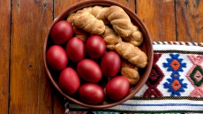 Φτιάχνουμε τα πιο νόστιμα πασχαλινά κουλουράκια