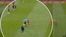 Premier League: Η Ένωση διαιτητών αρχίζει έρευνα για την αγκωνιά του επόπτη Χατζηδάκη στον Ρόμπερτσον!