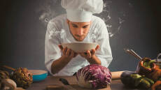 Τι γεύση έχει η καινοτομία; Κρέας από σιτάρι και ψωμί χωρίς αλεύρι φέρνει το μέλλον στο πιάτο μας