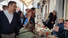 Θεσσαλονίκη: Το χιουμοριστικό σχόλιο Μητσοτάκη έξω από ψητοπωλείο - «Από Μεγάλη Παρασκευή θα νηστέψετε;»