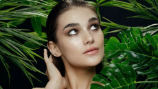 Νεανικό δέρμα: Το επίμονο αγριόχορτο που κρύβει το μυστικό της αντιγήρανσης