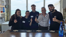 Ταβέρνα στη Θεσσαλονίκη απασχολεί βαρήκοους και κωφούς ως σερβιτόρους και μάγειρες