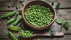 Φρέσκος αρακάς: Ο Δ. Παπαζυμούρης μάς δίνει 5 συνταγές που τον απογειώνουν