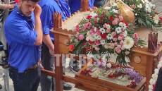 Πάτρα: Με ευλάβεια η περιφορά του Επιταφίου στο Παλαιό Δημοτικό Νοσοκομείο