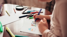 Ρόδος: Πώς η ζωγραφιά 9χρονης μαθήτριας στο σχολείο «πυροδότησε» υποψίες για σεξουαλική παρενόχληση