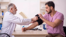 Έχετε πίεση στα 35; Ανακαλύψτε από τι άλλο θα κινδυνεύσετε στα 75