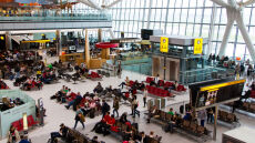 Βρετανία: Απεργία στο αεροδρόμιο του Χίθροου την ημέρα της στέψης του βασιλιά Καρόλου