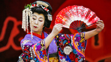 Η εξέλιξη του drag: Από την Αρχαία Ελλάδα στο Drag Race του RuPaul