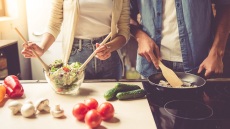  9 συμβουλές για γρήγορο και οικονομικό μαγείρεμα