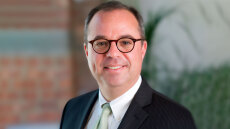 Πίτερ Σπίγκελ: Απροσδόκητη έκπληξη το αποτέλεσμα των εκλογών, «βαρίδι» για τον ΣΥΡΙΖΑ ο Τσίπρας