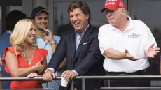 Αποχωρεί από το Fox News ο παρουσιαστής Τάκερ Κάρλσον