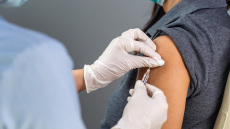 Κορωνοϊός - ΕΟΦ: Διερευνώνται 21 θάνατοι και  1.600 αναφορές για παρενέργειες από το εμβόλιο κατά της Covid