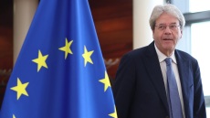 Κομισιόν: Μείωση χρέους και ελλειμμάτων, επενδύσεις στην πράσινη και ψηφιακή μετάβαση