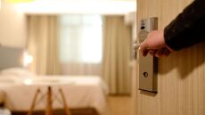 Χαλκιδική: Ιδιοκτήτης τουριστικού καταλύματος κατέγραφε πελάτες με κρυφές κάμερες