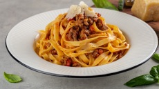 Κιμάς: Ο Δ. Παπαζυμούρης μάς εξηγεί πώς τον επιλέγουμε και πώς τον μαγειρεύουμε (+συνταγές)