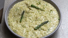 Ριζότο με σπαράγγια και λάιμ