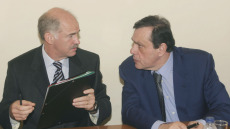 Γιώργος Παπανδρέου: Αντίο σε έναν «σπουδαίο σύντροφο, προσωπικό και οικογενειακό φίλο», τον Θάναση Τσούρα