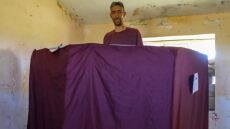 Εκλογές στην Τουρκία: Ψήφισε και ο πιο ψηλός άντρας του κόσμου - Φωτογραφίες και βίντεο