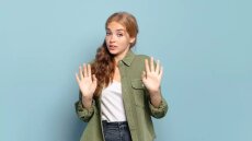 Λάθη: Γιατί δυσκολευόμαστε τόσο να τα παραδεχτούμε – Πώς θα το αλλάξουμε