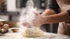 Έρευνα του olivemagazine.gr: Τι κρύβεται μέσα στο αλεύρι;