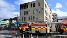 Νέα Ζηλανδία: Ως εμπρησμό αντιμετωπίζει η αστυνομία την πολύνεκρη πυρκαγιά στο hostel