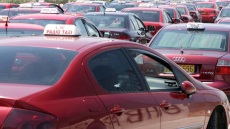 Άγριο επεισόδιο σε πιάτσα ταξί της Λαμίας: Επιτέθηκαν σε δύο οδηγούς, νοσηλεύεται στα Επείγοντα ο ένας, βίντεο