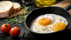 Αυτό είναι το κόλπο για άψογα τηγανητά αυγά