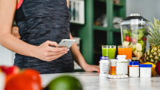 Τα συμπληρώματα διατροφής που νικούν τη γήρανση, σύμφωνα με διάσημο καθηγητή του Χάρβαρντ